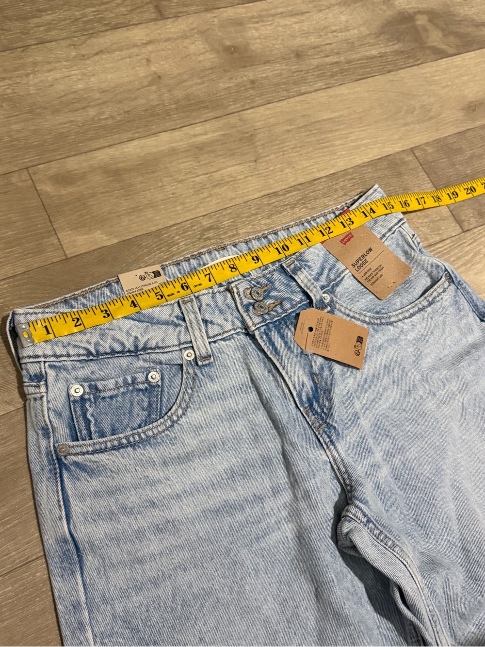 Levi's Women's Low-Rise Superlow Loose Jeans - Abraided Art 28x32 - Picture 7 of 16